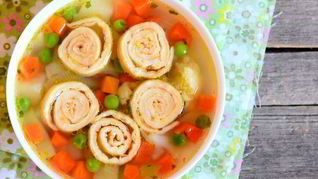 Диетический гороховый суп с чесночными рулетами