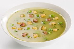 Гороховый суп с беконом и сухариками