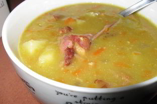 Гороховый суп с копченой грудинкой