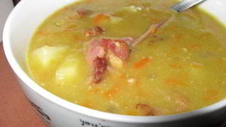 Гороховый суп с копченой грудинкой