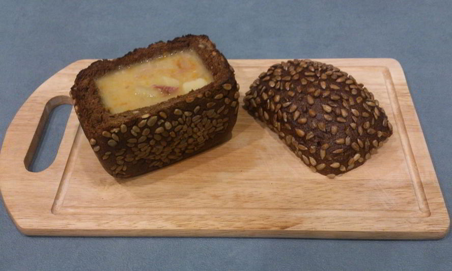 Рецепт гороховый суп с копченостями в хлебе