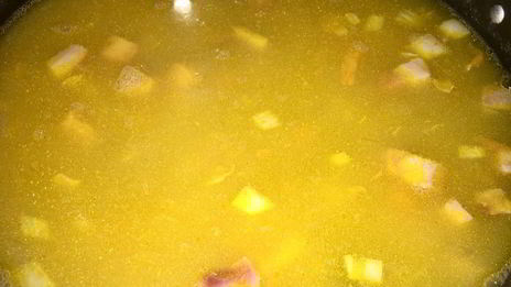 гороховый суп с варено-копченой рулькой