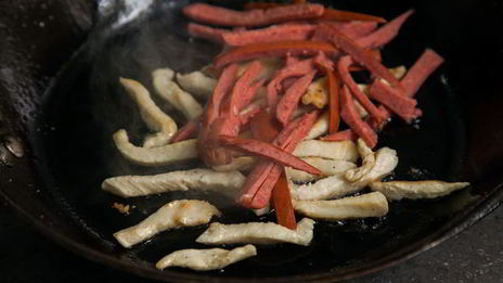 гороховый суп в буханке