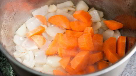 гороховый суп в буханке