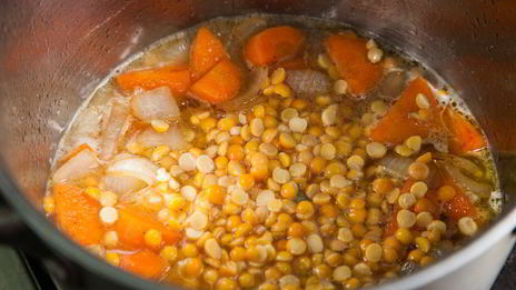 гороховый суп в буханке