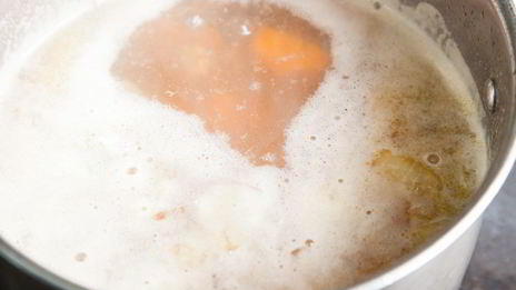 гороховый суп в буханке