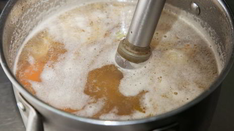 гороховый суп в буханке