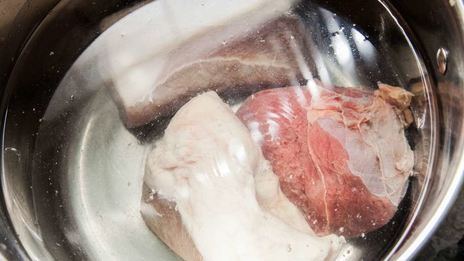 гороховый суп в хлебе