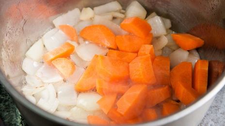 гороховый суп в хлебе