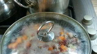 Густой гороховый суп с куриными желудочками