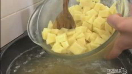 очень вкусный гороховый суп с копчеными ребрышками