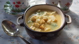 Суп гороховый с гренками