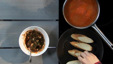 картофельно-томатный суп с морепродуктами