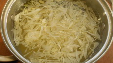 картофельный суп с капустой и сосисками