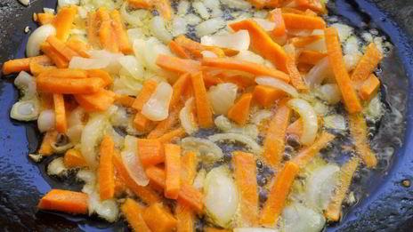 картофельный суп с капустой и сосисками