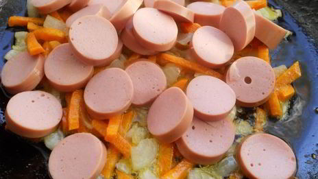 картофельный суп с капустой и сосисками