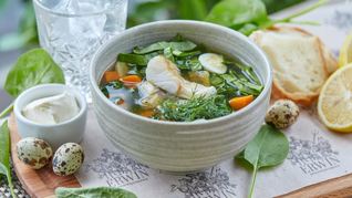 Холодник с копченым судаком и сметаной