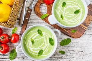 Холодный йогуртовый суп с горошком и мятой