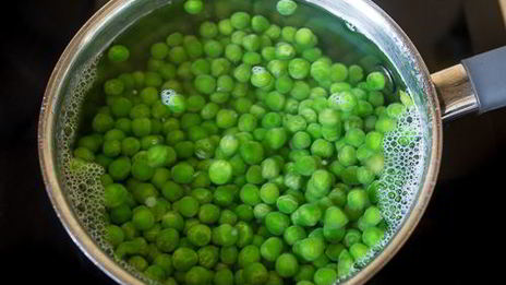 холодный йогуртовый суп с горошком и мятой