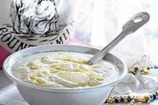 Холодный йогуртовый суп с огурцом