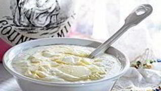 Холодный йогуртовый суп с огурцом