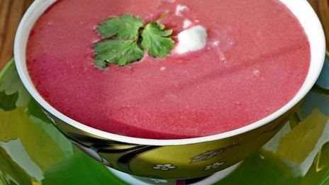 холодный кокосовый суп со свеклой