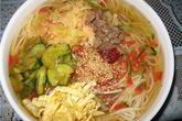 Холодный корейский суп Кукси с говядиной