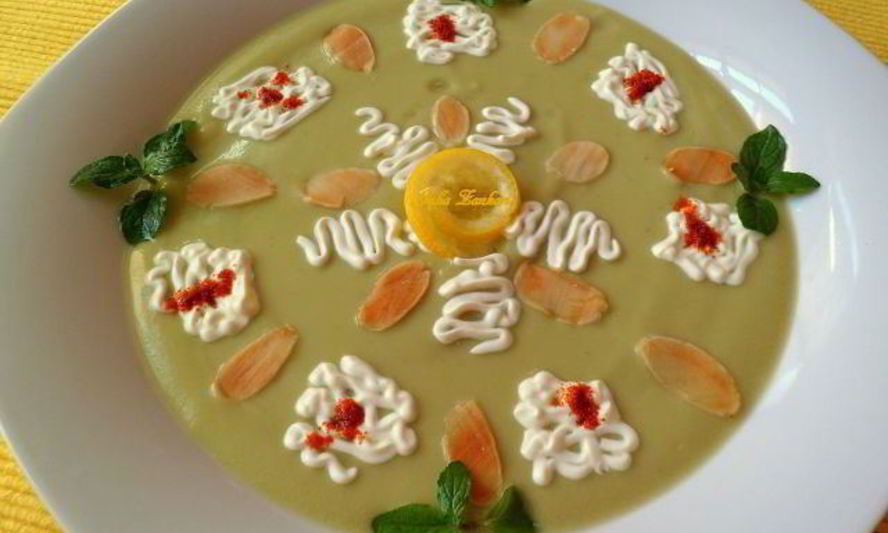 Рецепт холодный крем-суп из авокадо с мятой и лепестками миндаля