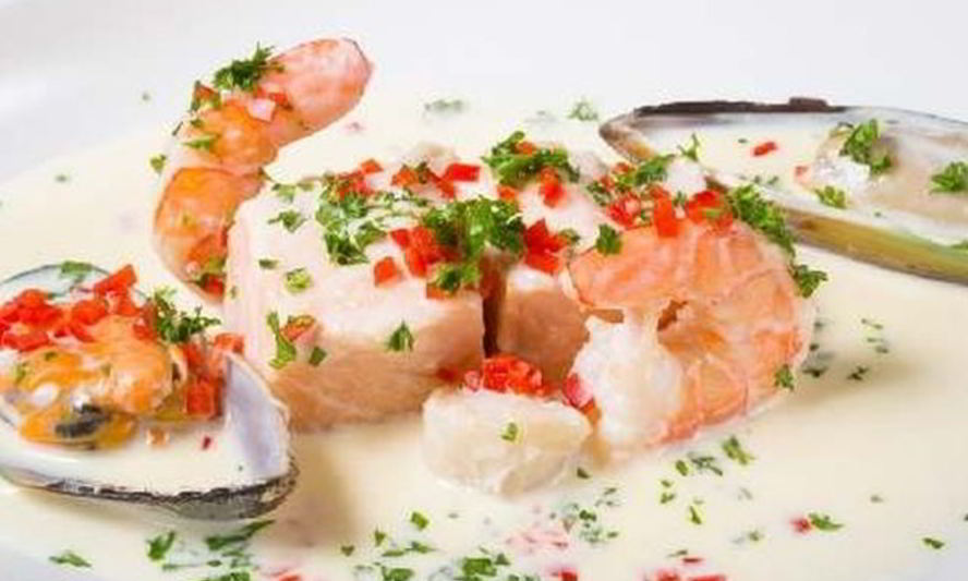 Рецепт холодный крем-суп из мидий и креветок с карри