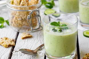 Холодный крем-суп из огурца и сельдерея