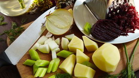 холодный крем-суп из свеклы