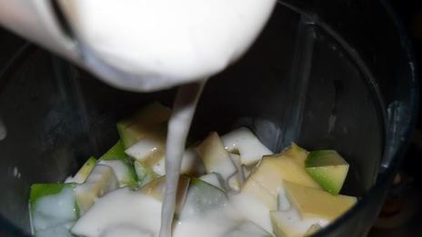 холодный крем-суп с авокадо на кефире