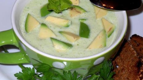 холодный крем-суп с авокадо на кефире