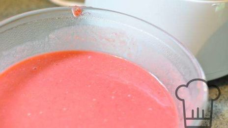 холодный сладкий суп с клубникой и ревенем