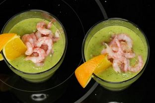 Холодный суп из авокадо с креветками