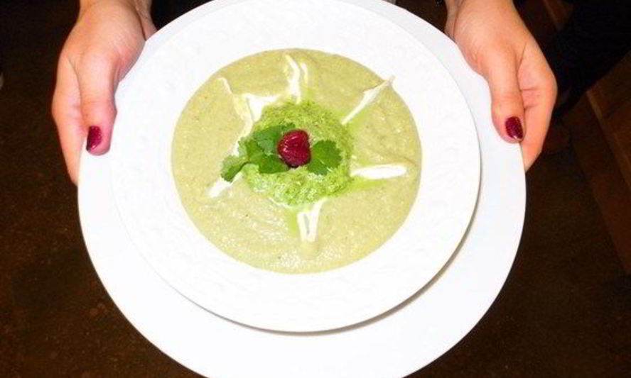 Рецепт холодный суп из авокадо с приправой из кинзы