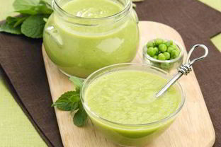 Холодный суп из кабачков с мятой