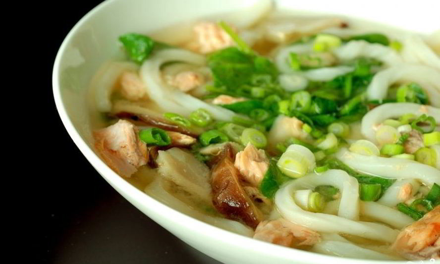 Рецепт холодный суп из лосося с луком-пореем