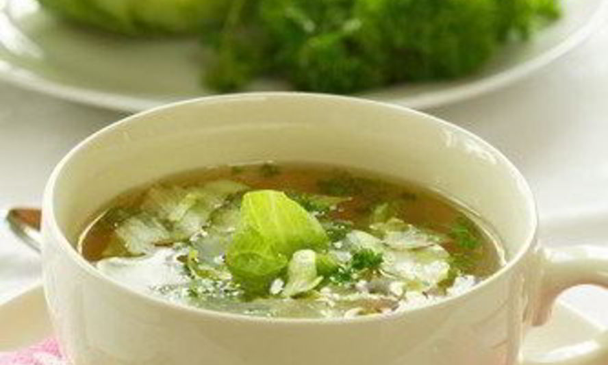 Рецепт холодный суп из щавеля с огурцами и яйцами