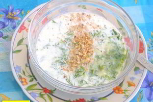 Холодный суп из зелени с огурцами на кефире для похудения