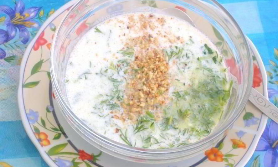 Рецепт холодный суп из зелени с огурцами на кефире для похудения