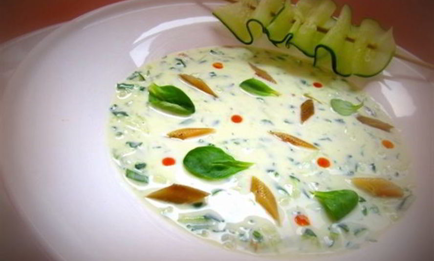 Рецепт холодный суп с огурцом и копченой рыбой