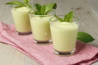 Легкий холодный суп из огурца