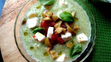 огуречно-кабачковый холодный суп с моцареллой