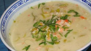 Освежающий летний холодный суп Frutti di mare