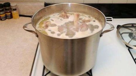 суп горячий холодец