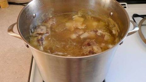 суп горячий холодец