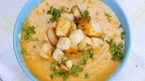 хрустящий суп из картофеля с сухариками