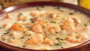 Крем-суп из картофеля и сыра с креветками