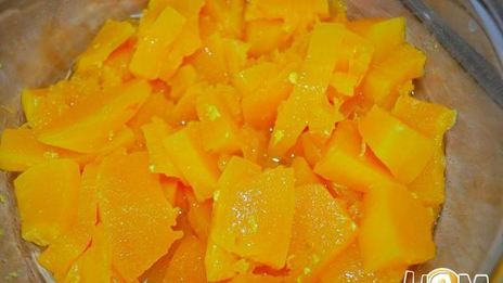 крем-суп из тыквы с сырными рулетами